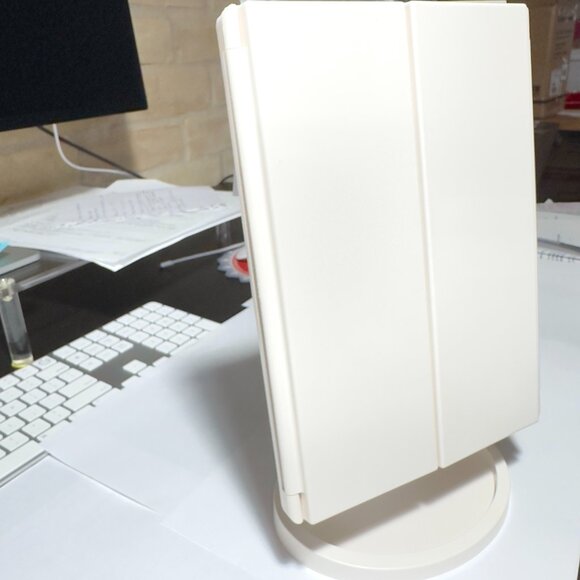 MAKEUP VANITY MIRROR LED Lights. 2X, 3X, 10X Magnification. USB CHARGING CABLE - Picture 4 of 16